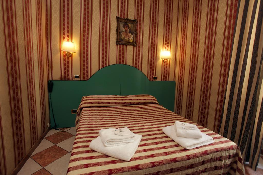 Hotel Hollywood Róma Kültér fotó