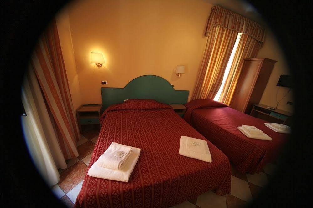 Hotel Hollywood Róma Kültér fotó