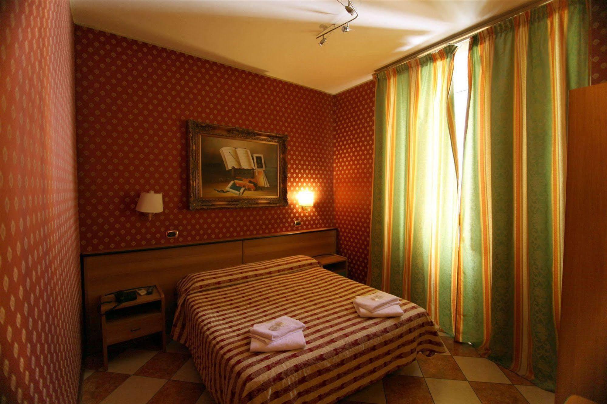 Hotel Hollywood Róma Kültér fotó